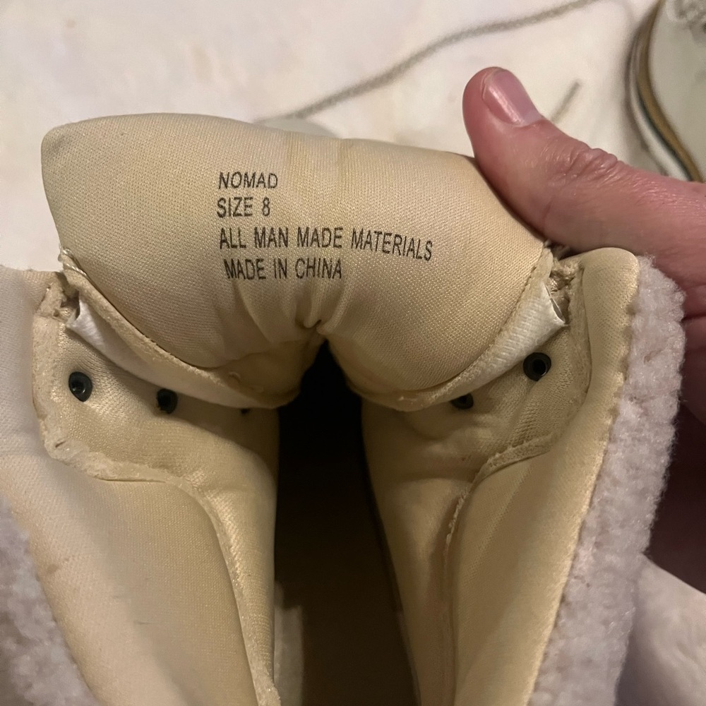 Light gray winter boots - Picture 2 of 3